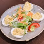 Œufs, mayonnaise maison et salade