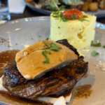 Tournedos Rossini, fois gras poêlé sauce porto, écrasé de pommes de terre 